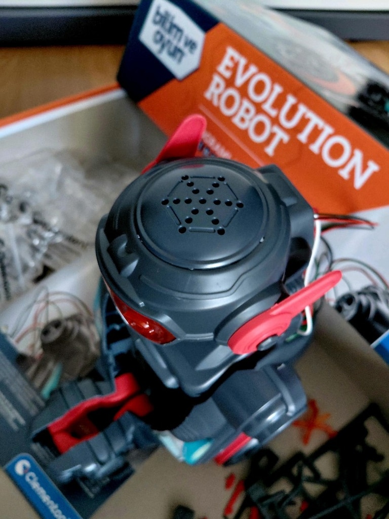 Clementoni Evolution Robot Kutu Oyuncak - 7