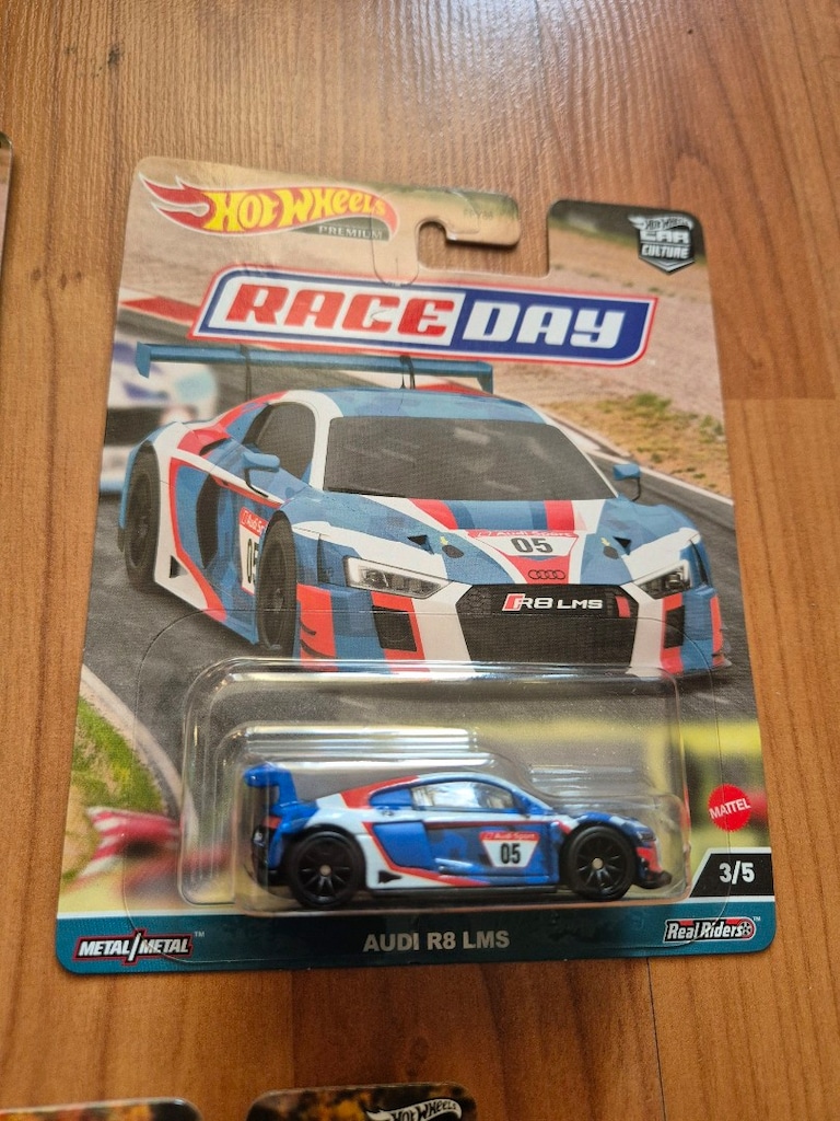 Hot Wheels Car Culture premium realriders Race Day diecast set - 4