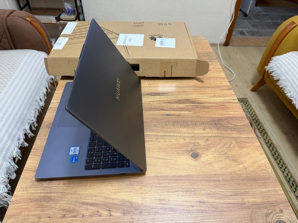 TERTEMİZ HUAWEİ MATEBOOK D 16 KUTUSU YANINDA - 3