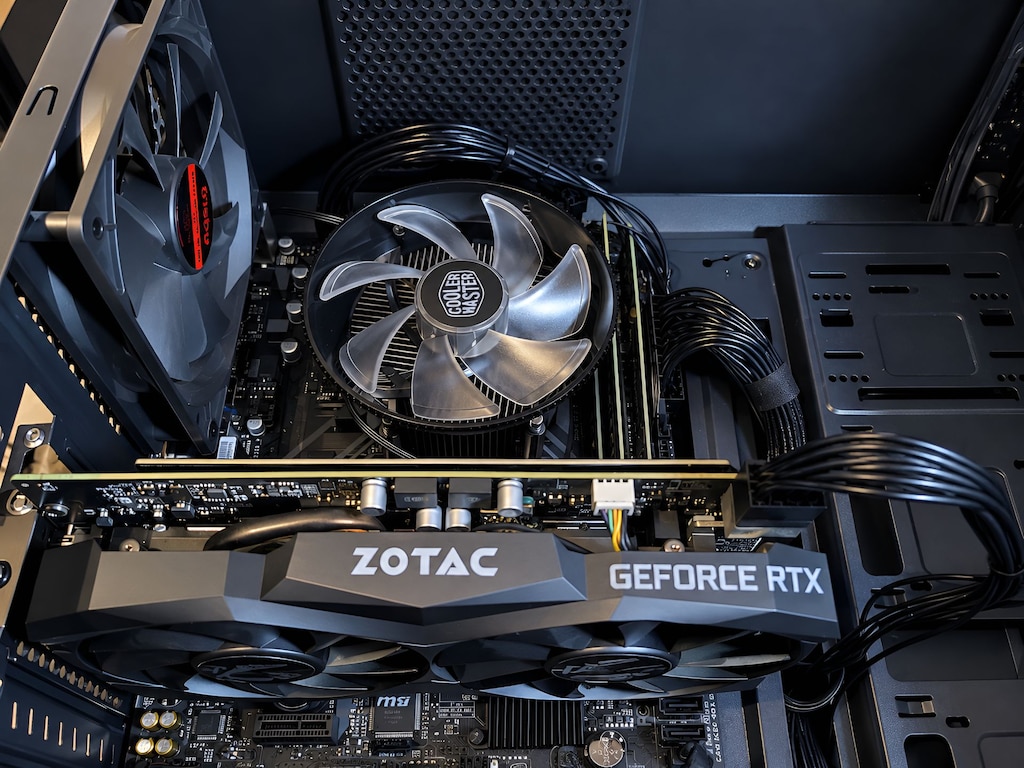 NVIDIA RTX 2060 - Ryzen 5 3500X - Corsair DDR4 16GB RAM - SSD - 5