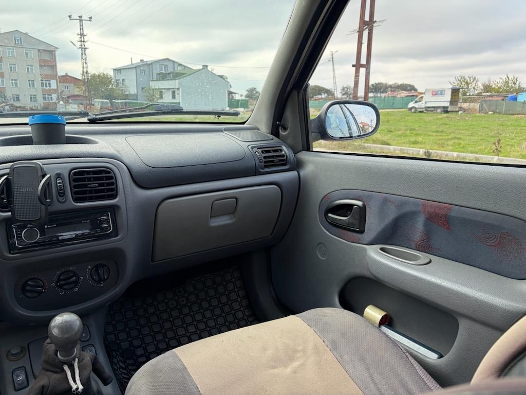 RENAULT CLİO 2000 - 10