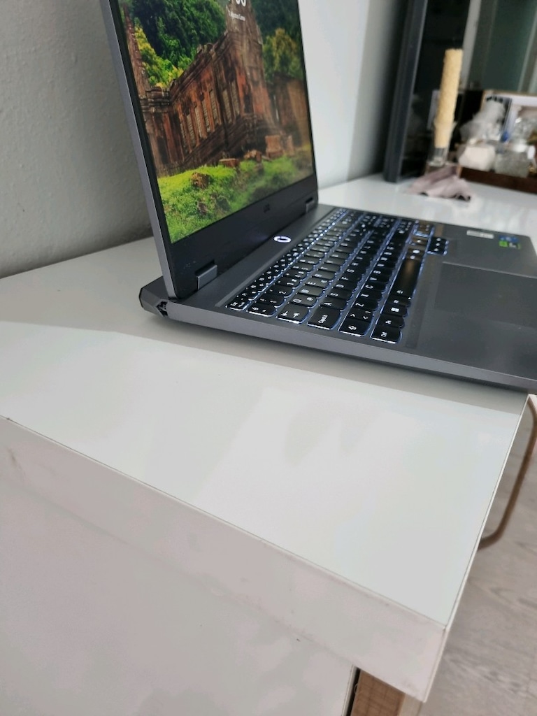 lenovo LOQ 15IAX9 - 4