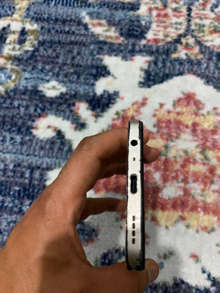 REALME - 8