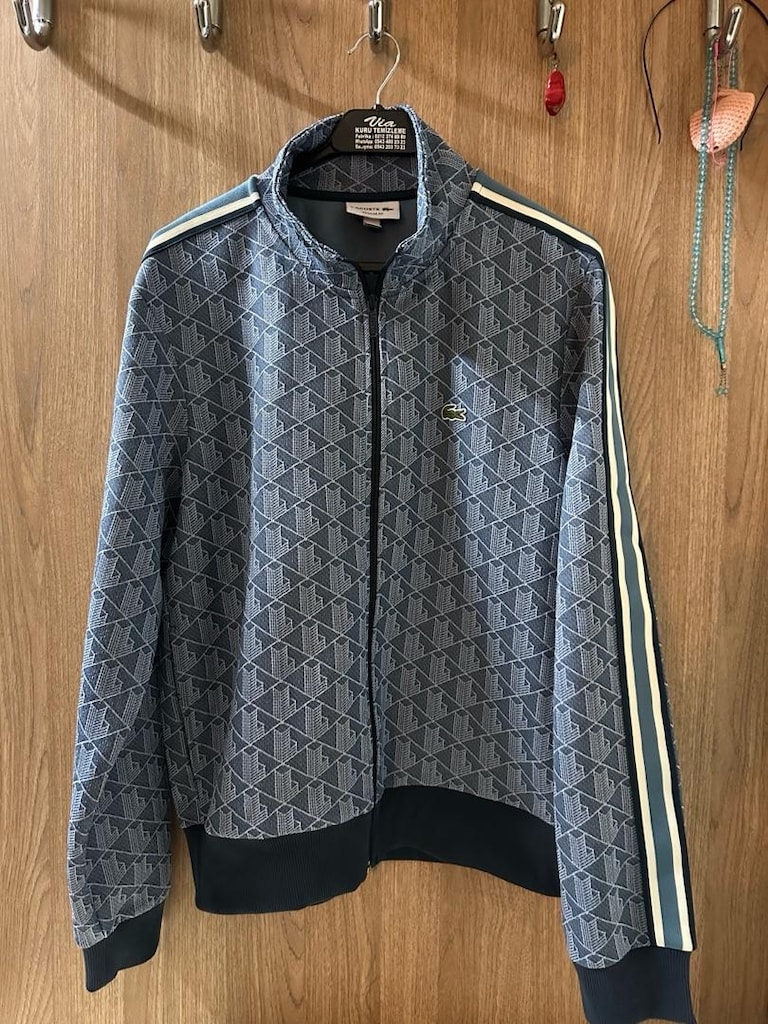 Lacoste sweatshirt