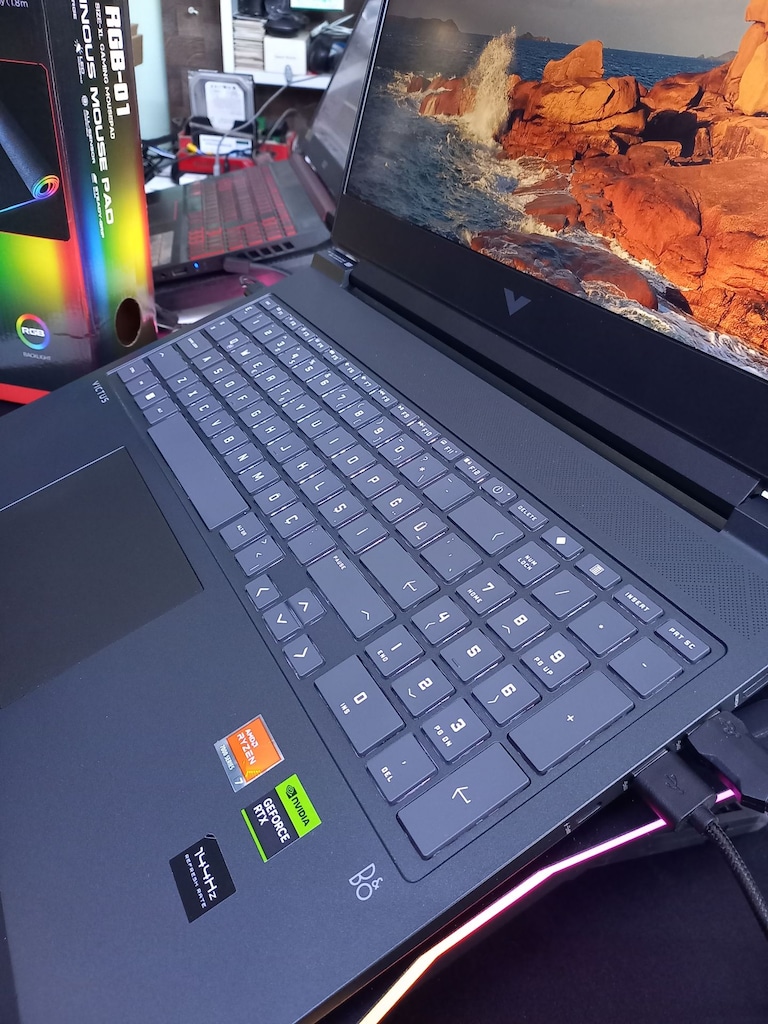 HP VİCTUS RYZEN 7 7840 HS RTX 4060 120 WATT 16 GB RAM DDR5 120 WATT - 12