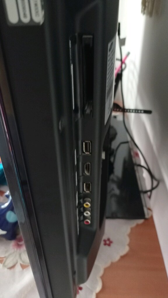 Samsung 106 ekran LCD TV - 3