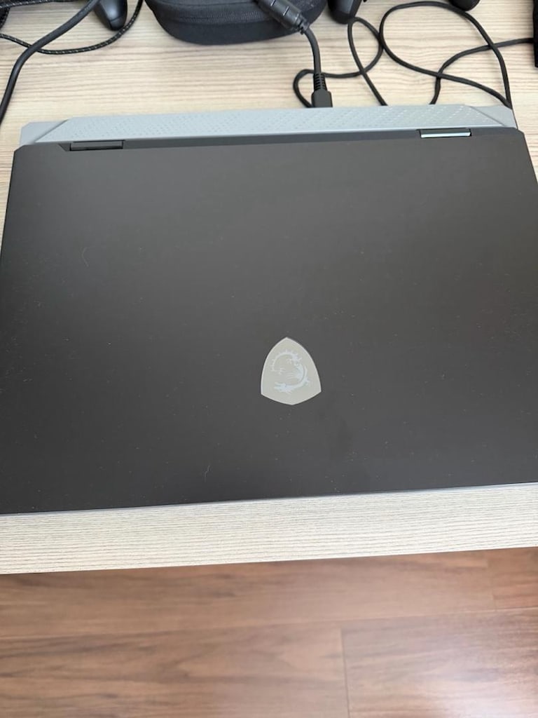 MSI Titan laptop RTX 5090 - 2