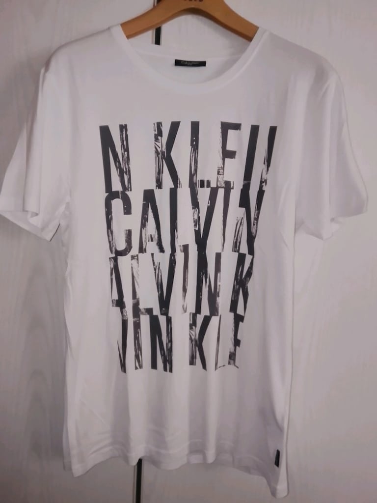 Calvin Kein T-shirt.