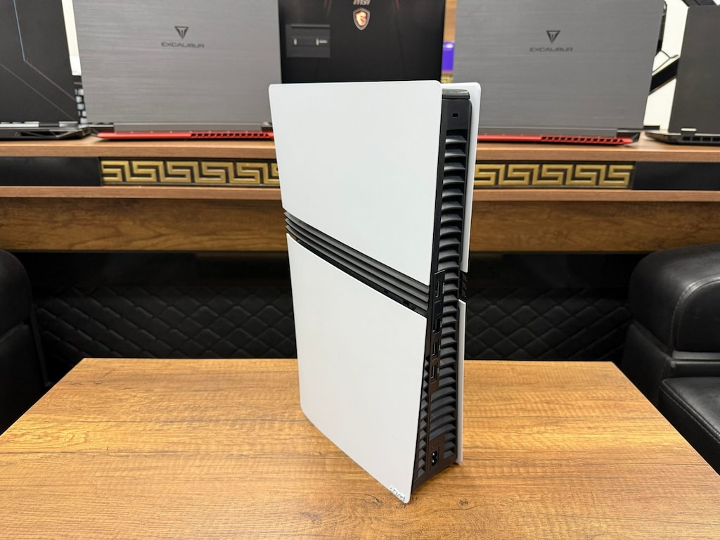 BİLKOM Sony PlayStation 5 Pro 2TB CFI-7021 Tek Kol Oyun Konsolu - 4
