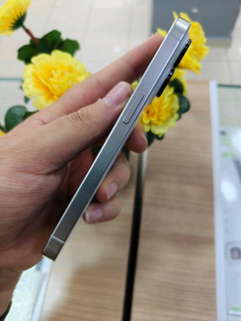 İPHONE 15 PRO COK TEMİZ - 4