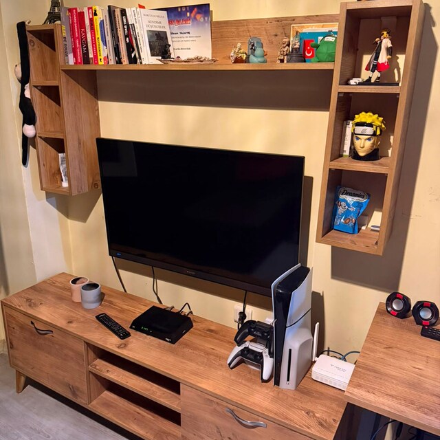 TV Ünitesi (Ceviz)