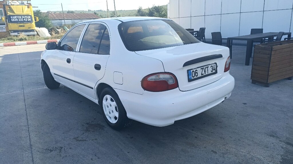 98 Hyundai Accent - 4
