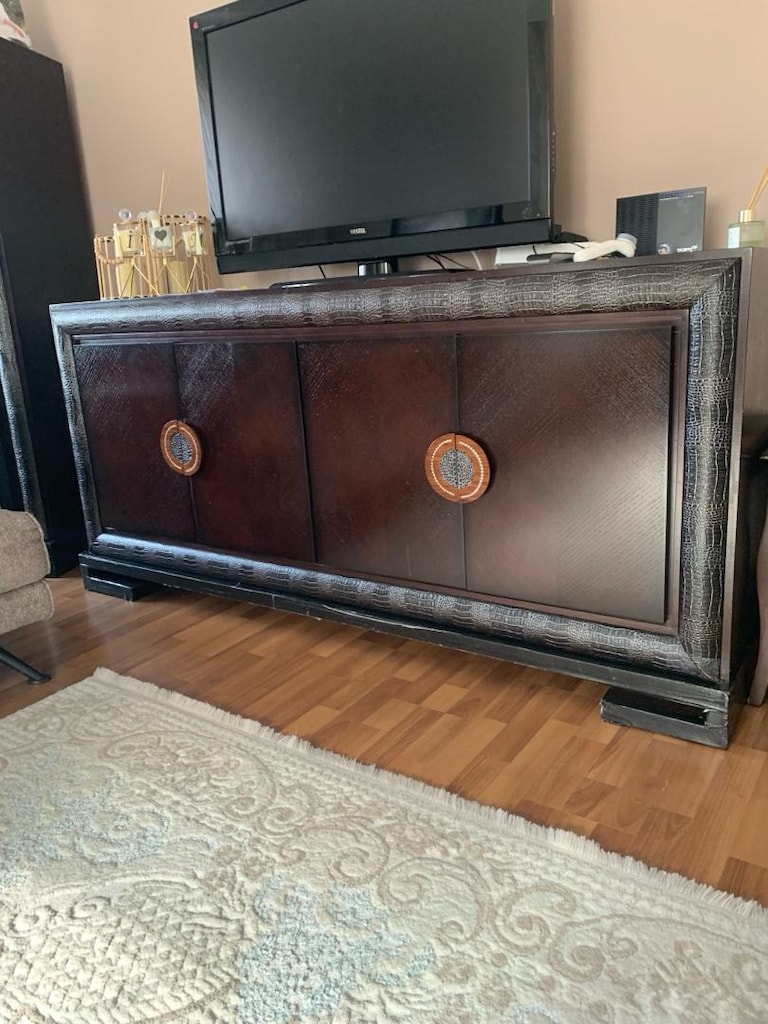 vitrin, yemek masası ve TV konsolu - 3