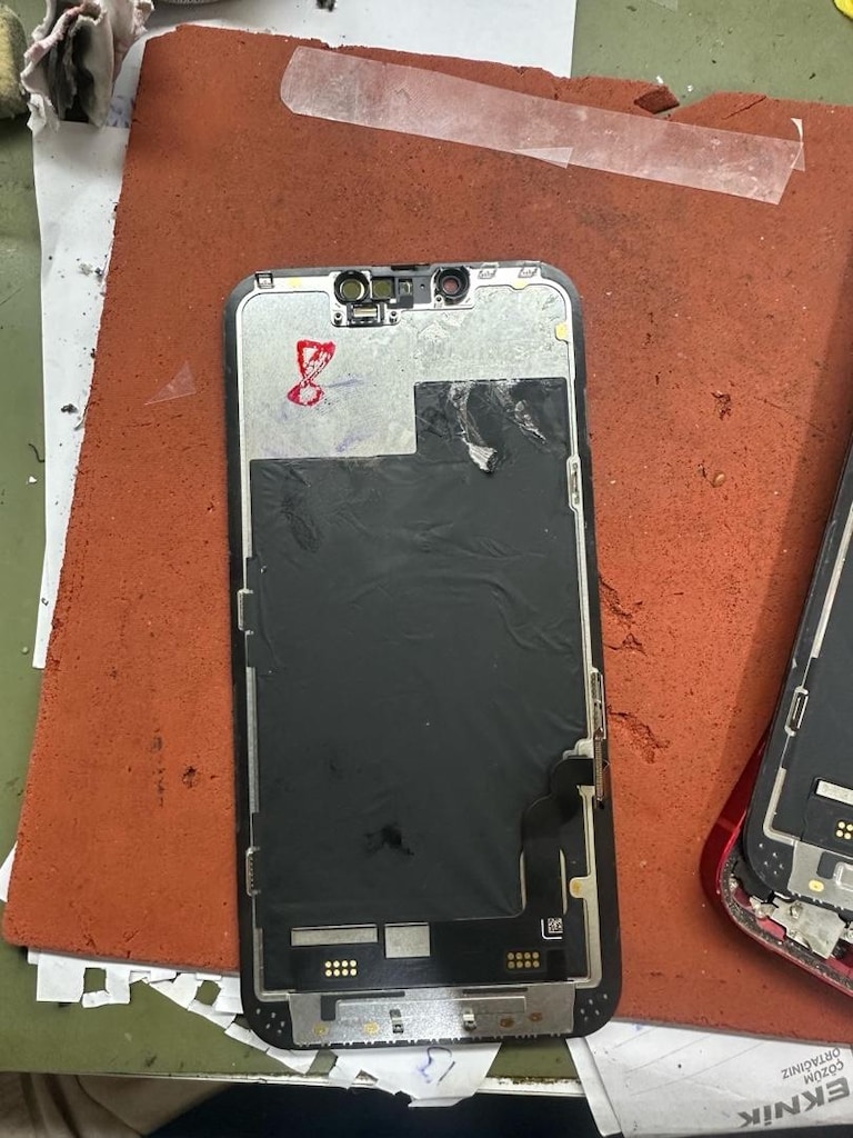 iPhone 13 orjinal lekeli ekran - 3