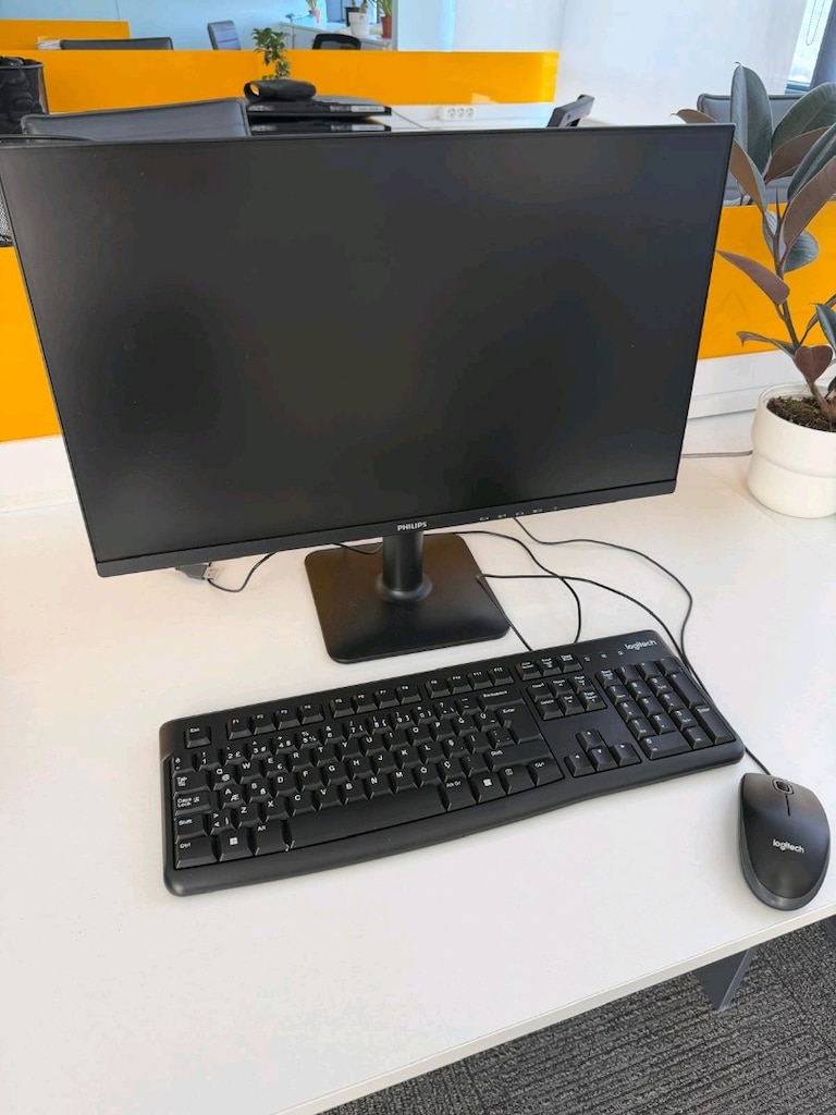 philips 24 inç 1 aylik monitor 40 adet var - 2
