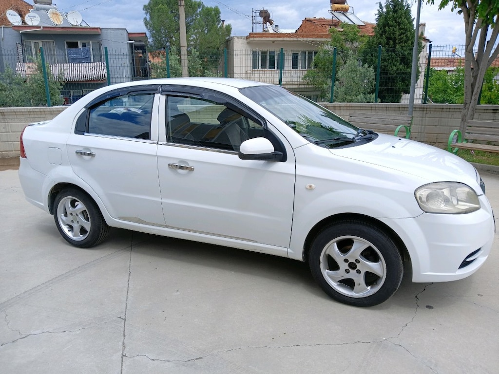2012 model chevrolet aveo - 10
