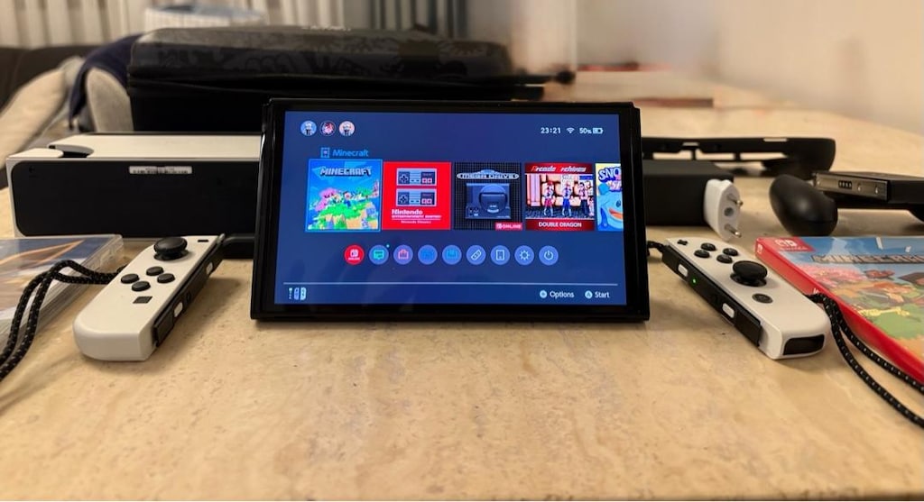 Nintendo switch oled + iki oyun ve aksesuarlar - 2