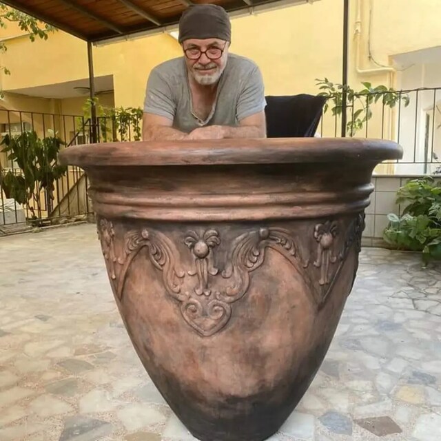 Nadide bir saksı