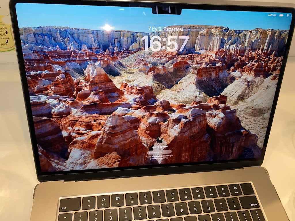 MacBook Air 15" M2 / 8 GB RAM / Tertemiz - Az Kullanılmış - 6