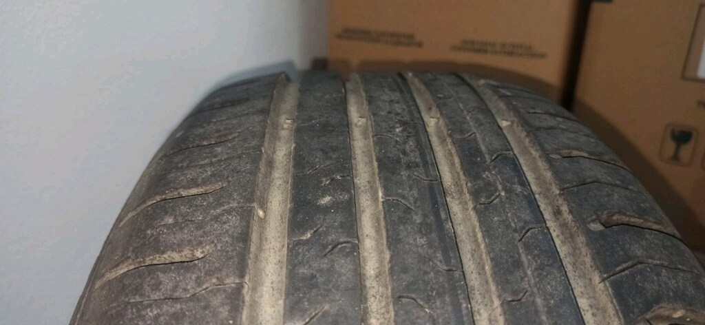 Continental 215/55 R17 94V yaz lastiği. - 2
