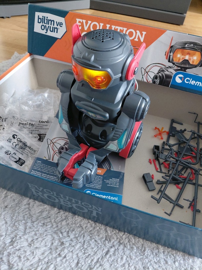 Clementoni Evolution Robot Kutu Oyuncak - 5