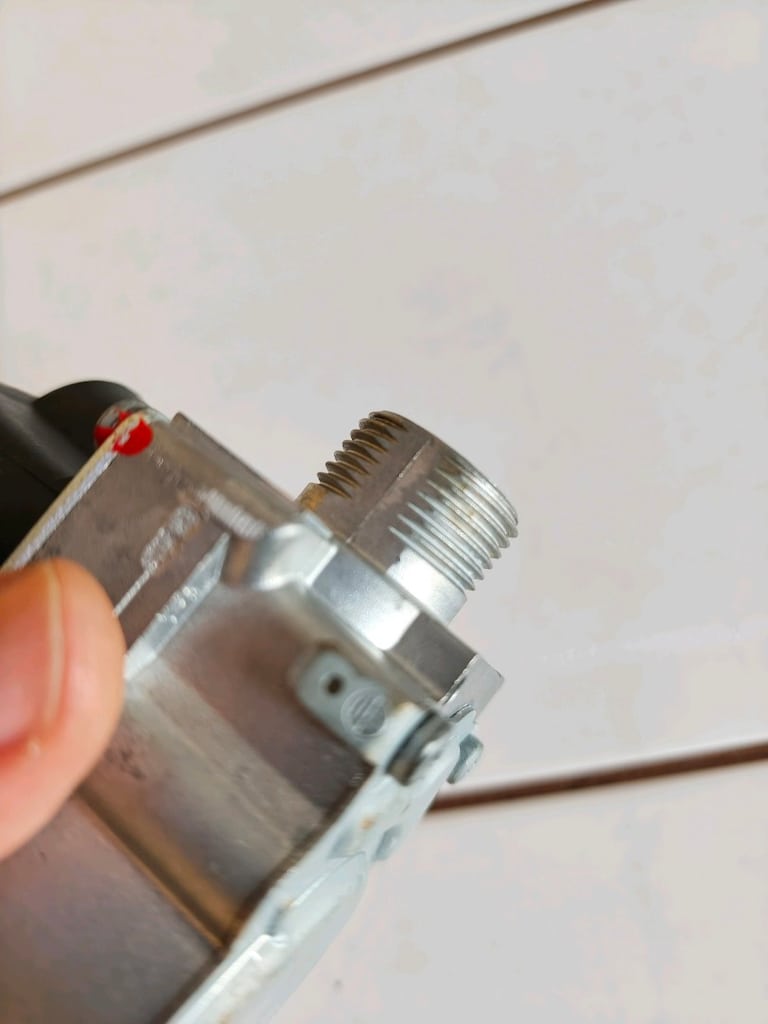 Honeywell markasına ait 24V (4.4VA) beslemeli kombi gaz valfi. durumun - 7