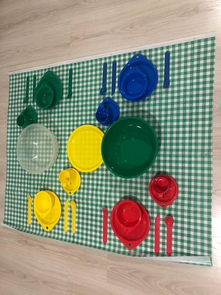 DÜŞTÜ !!! Piknik İçin Masa Üstü Set (4 çocuk, 32 parça)