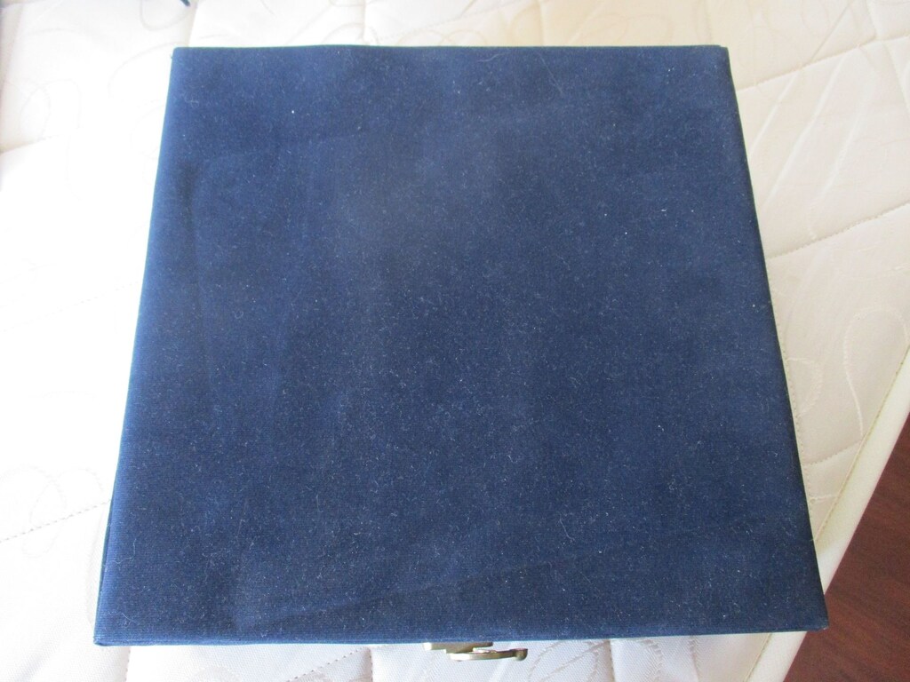 Lacivert Kadife Lüks Fincan ve Plaket Sunum Kutusu (27x27x10 cm) - 4