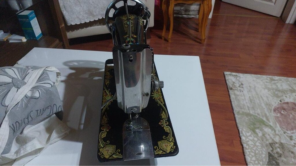 Antika/Vintage Numan Mekanik Dikiş Makinesi – Dekoratif ve Çalışır - 4