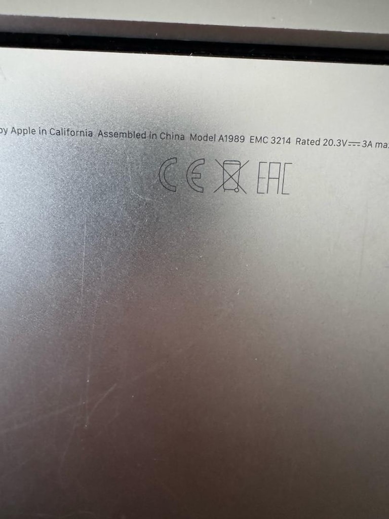 MacBook Pro 2018 8/256 - 6