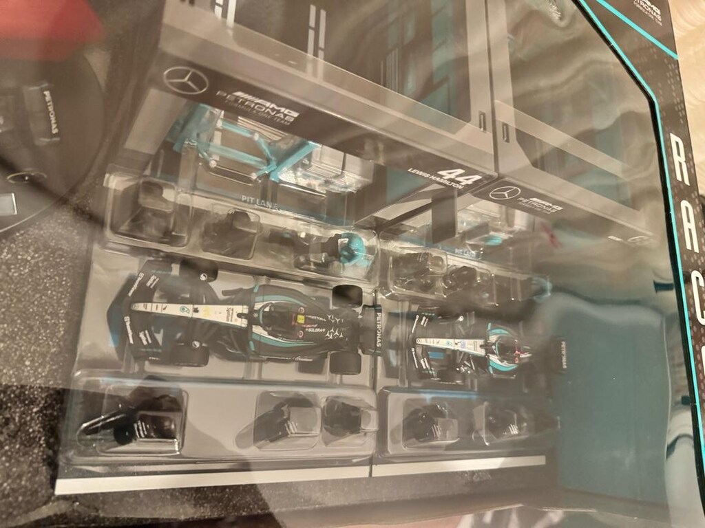 Mercedes Burago 1:43 F1 Yarış ve Pit Ekibi Diecast Seti - 7