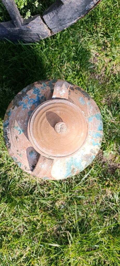 Akıtma sırlı antik bir çanakkale tarihi toprak bir kaptır - 2