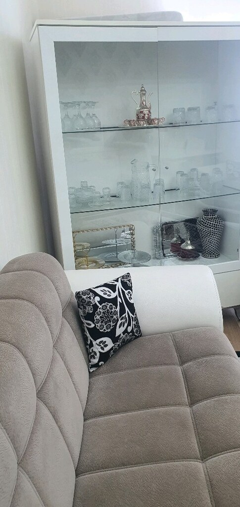 beyaz gümüş detaylı ledli ışıklı vitrin - 2