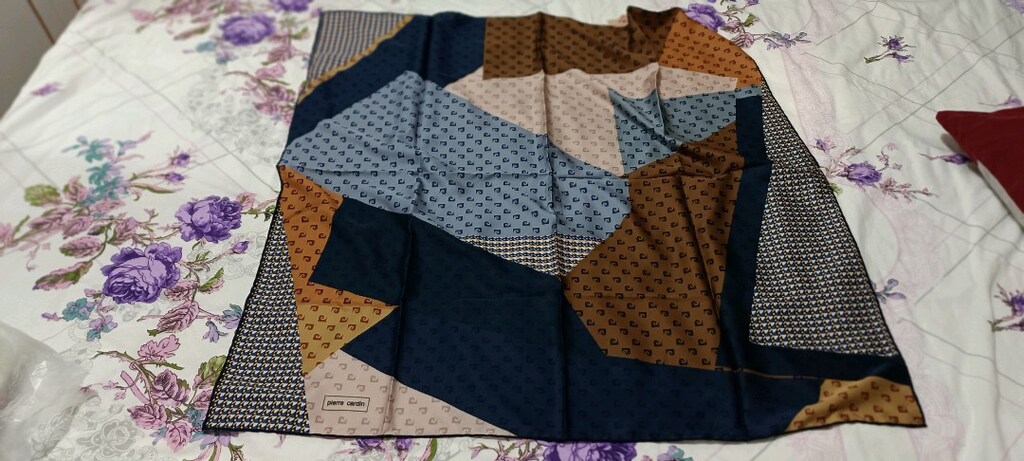3 adet Pierre Cardin ipek eşarp etiketli - 3