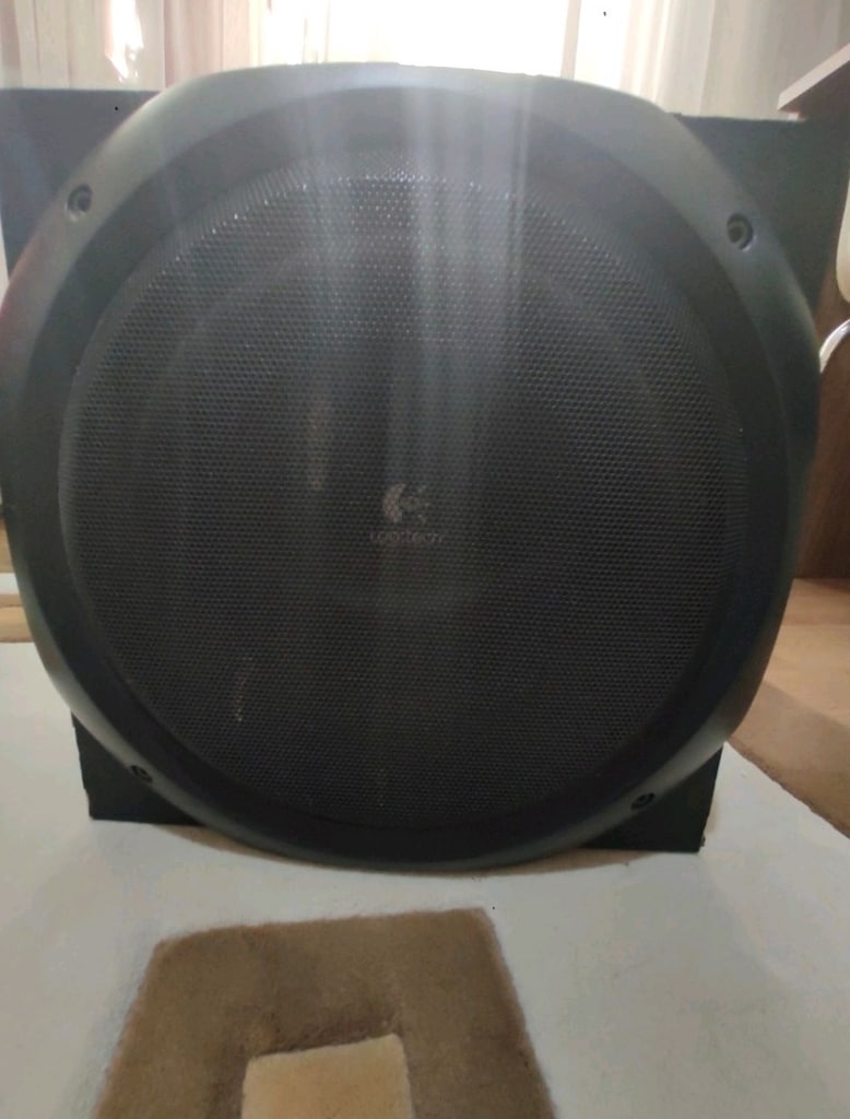 Logitech z5500 bass amfi - 5