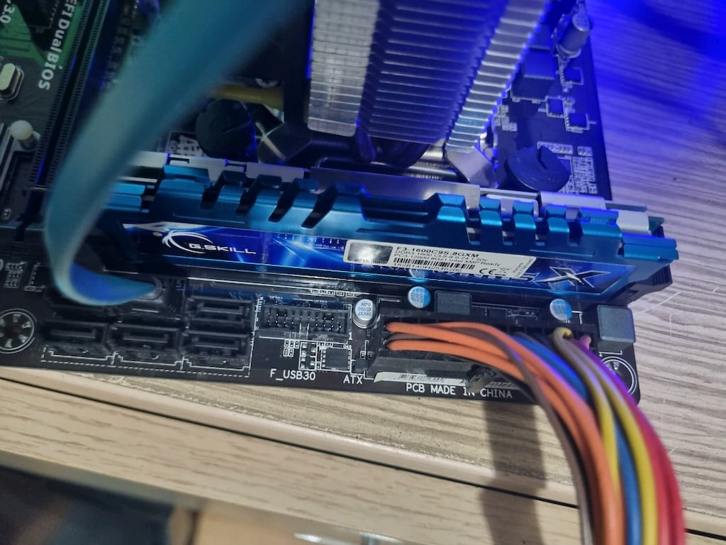 satılık h81 anakart i7 4790 işlemci 8+8 16 gb rem - 2