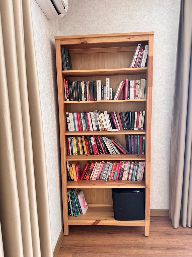 IKEA Hemnes kitaplık