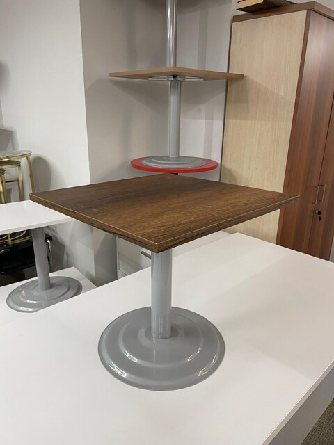 KLAS OFİS ÜSKÜDAR 50X50 BAROK CEVİZ METAL AYAKLI SEHPA