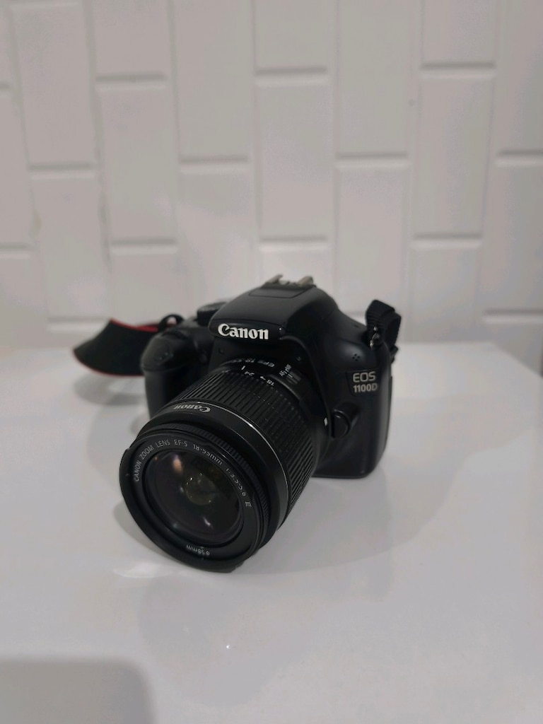 Canon 1100 D fotoğraf makinası