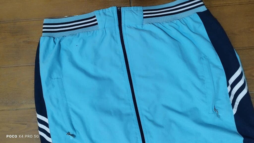 #Adidas spor mont.Nokta siyahlık iki tane..Kolları geniştir. - 5