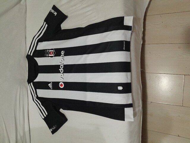 Son fiyat! Barkodlu, 14-16 yas-S,BJK-Besiktas forma,kaskol satilik..