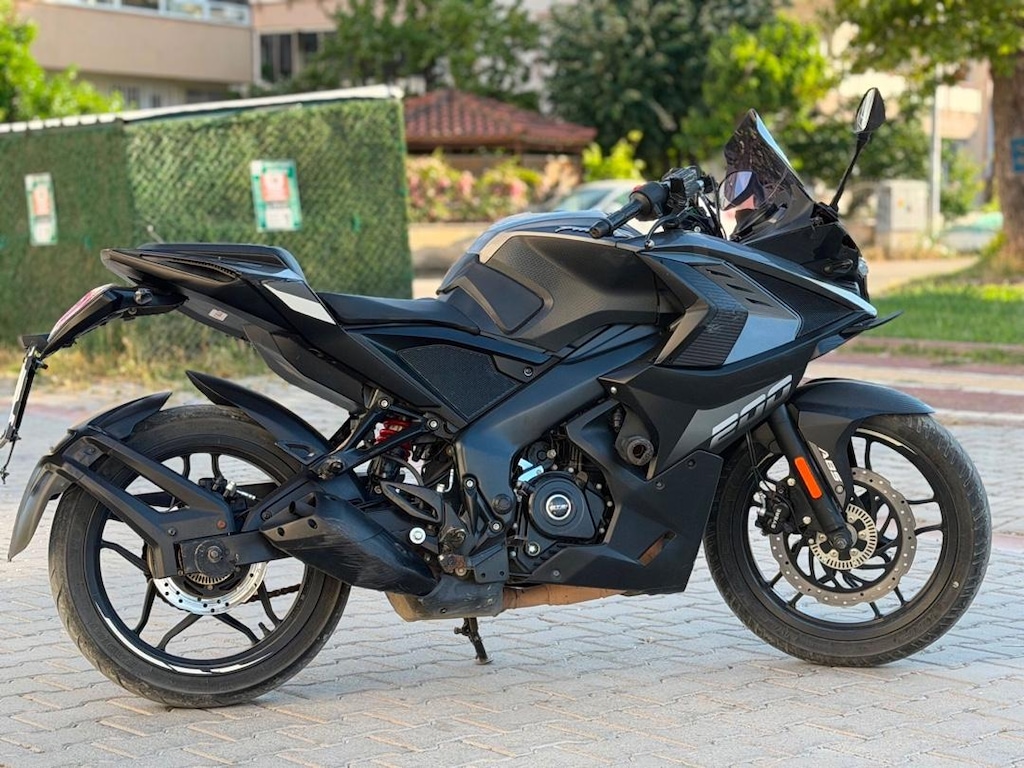 bajaj pulsarRS200 /2023 acil satılık - 2