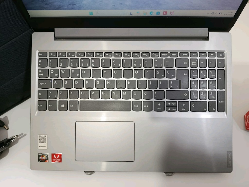 LENOVO RYZEN 3 İŞLEMCİLİ SAĞLIK TERTEMİZ LAPTOP - 6