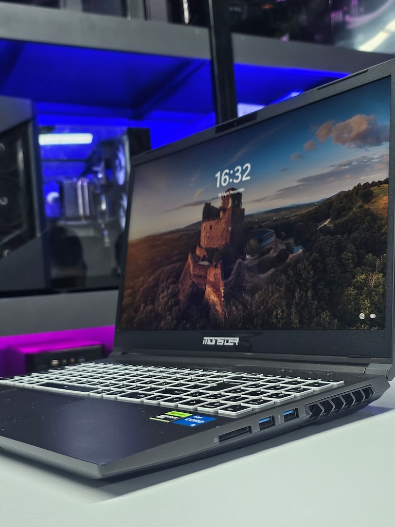 Monster - i7 10750H- RTX 2060 6GB-16GB RAM - 500GB M2 SSD - 7