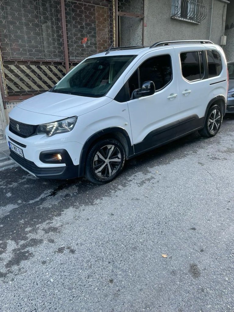 Beyaz Peugeot Araç - 4