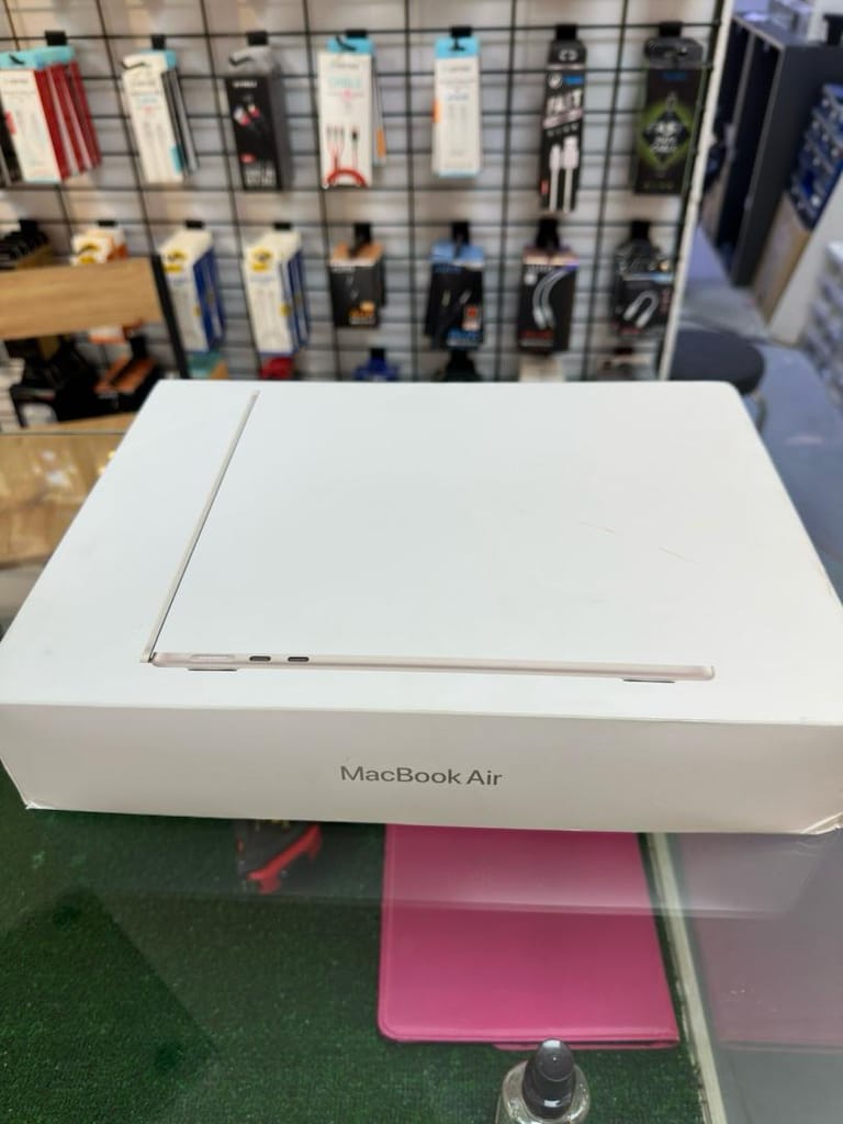 MacBook M2 - 3
