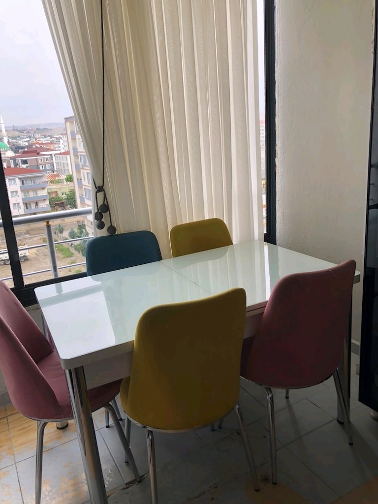 çok temiz ve sağlam masa 5 sandalyeside var - 3