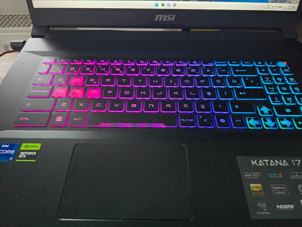 Oyuncu Laptop MSI KATANA 17 (RTX 4070/ i7-13620H / 32GB RAM / 1TB SSD) - 7