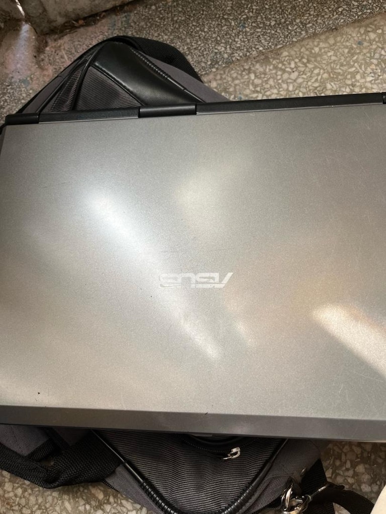 Asus laptop bilgisayar ışığı yanıyor - 2