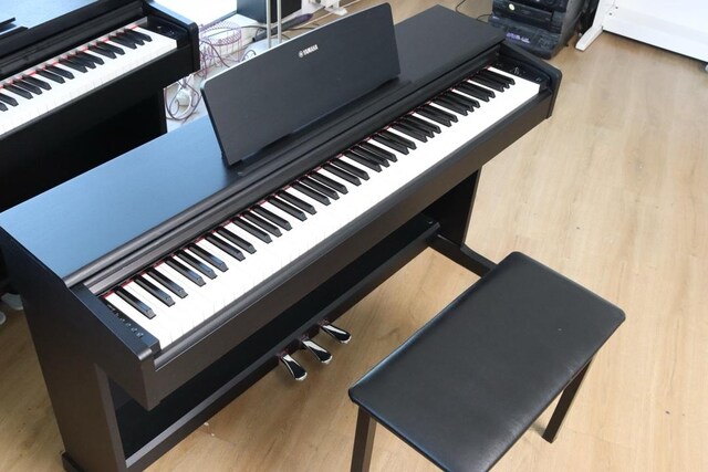 yamaha ydp 144 B GARANTİLİ dijital piyano sifir ayarinda tertemiz
